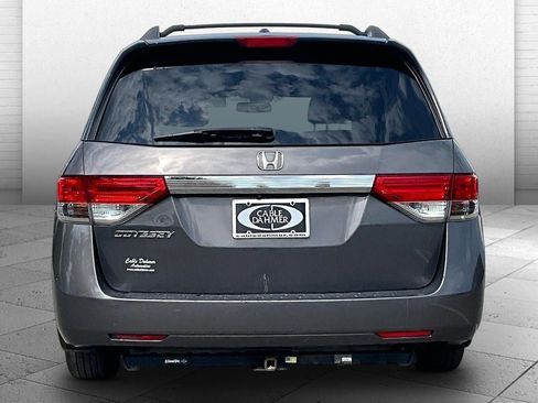 Used 2021 Chrysler Pacifica Touring-L FWD image 3