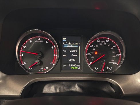 Used 2017 Toyota RAV4 SE w/ Advanced Technology Package image 15