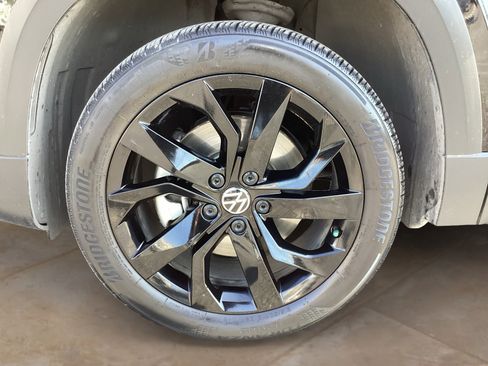 Used 2023 Volkswagen Taos SE w/ Panoramic Sunroof Package FWD image 30