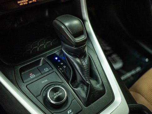 Used 2022 Toyota RAV4 LE image 19