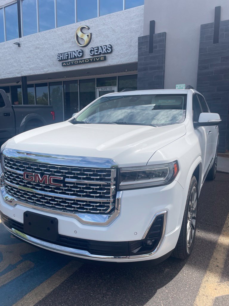 Used 2023 GMC Acadia Denali FWD image 2