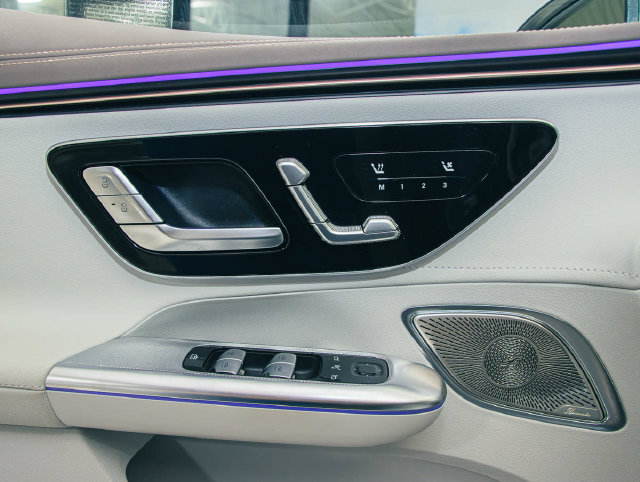 Certified 2023 Mercedes-Benz EQE 500 4MATIC Sedan image 11