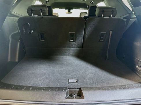 Used 2023 Chevrolet Traverse LT image 8