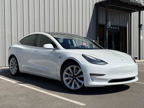 Used 2020 Tesla Model 3 Standard Range Plus image 3
