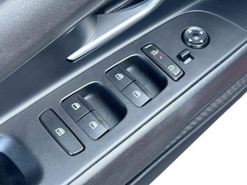 Used 2025 Hyundai Elantra Limited FWD image 15
