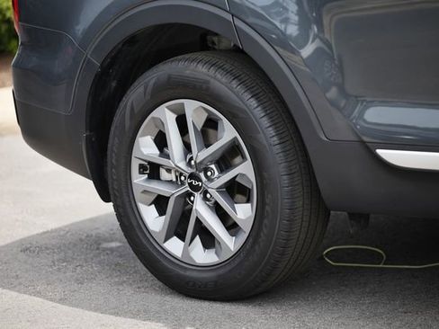Used 2024 Kia Telluride LX FWD image 6