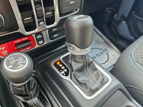 Used 2025 Jeep Wrangler Unlimited Rubicon 4xe w/ Safety Group AWD/4WD image 34