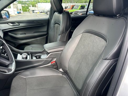 New 2025 Jeep Grand Cherokee Altitude image 5