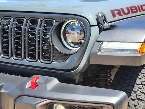 Used 2024 Jeep Wrangler Unlimited Rubicon w/ Technology Group AWD/4WD image 9