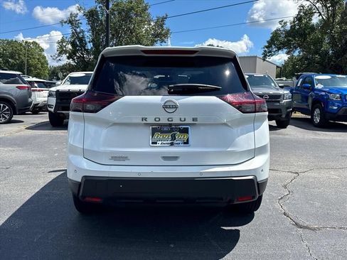 Used 2025 Nissan Rogue SV FWD image 4
