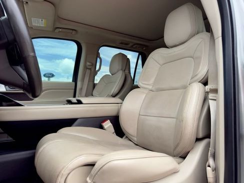 Used 2019 Lincoln Navigator Reserve AWD/4WD image 16