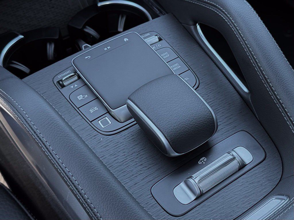 New 2026 Mercedes-Benz GLS 580 4MATIC image 29