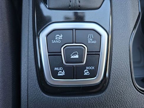 New 2026 Nissan Frontier SV w/ SV Convenience Package AWD/4WD image 28