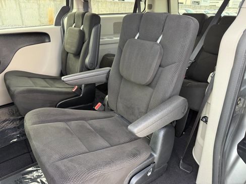 Used 2016 Dodge Grand Caravan SXT w/ Rear Park Assist Package image 19