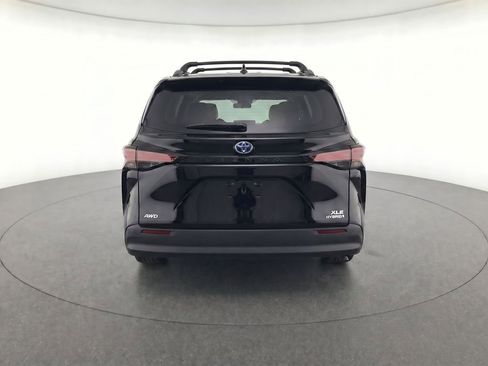 Used 2023 Toyota Sienna XLE w/ XLE Plus Package AWD/4WD image 7