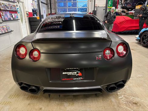 Used 2015 Nissan GT-R Black Edition image 7