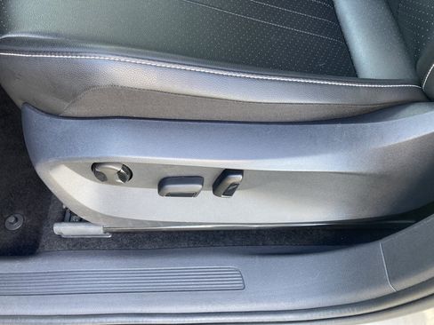 Certified 2024 Volkswagen Tiguan SE image 16