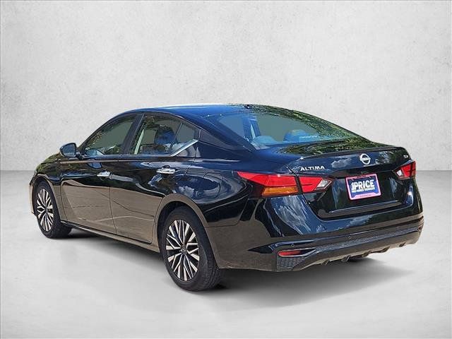 Used 2024 Nissan Altima 2.5 SV FWD image 8