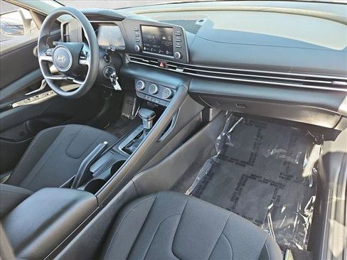 Used 2025 Hyundai Elantra SE image 26