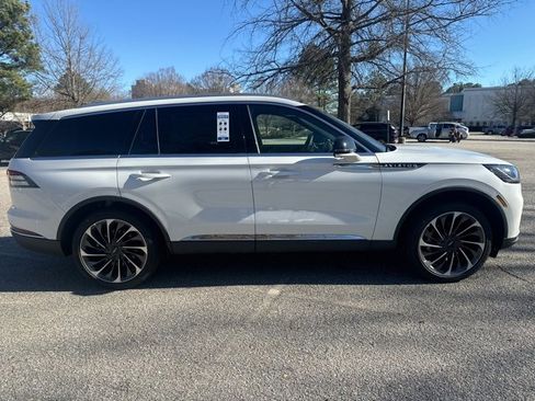 New 2026 Lincoln Aviator Reserve image 7
