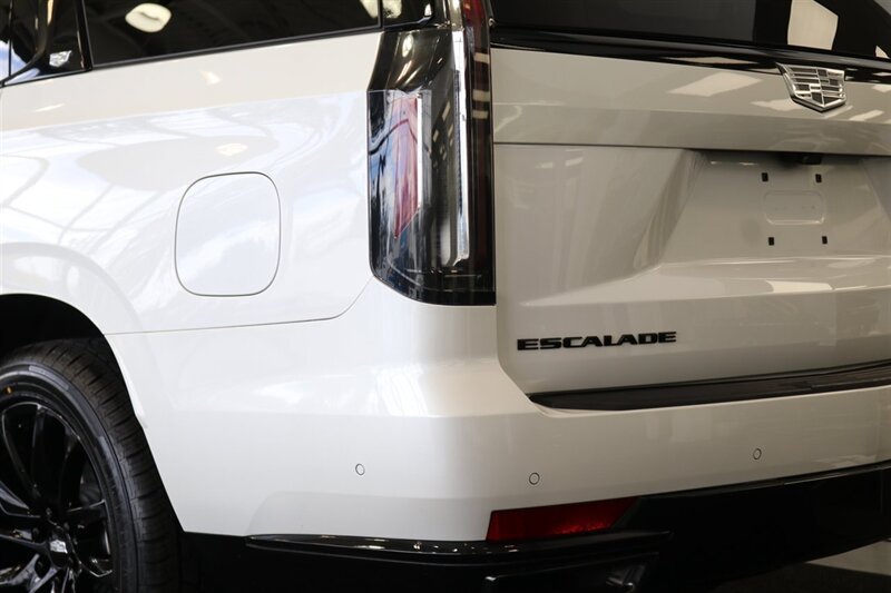 Used 2024 Cadillac Escalade Sport Platinum w/ LPO, ONYX Package AWD/4WD image 14