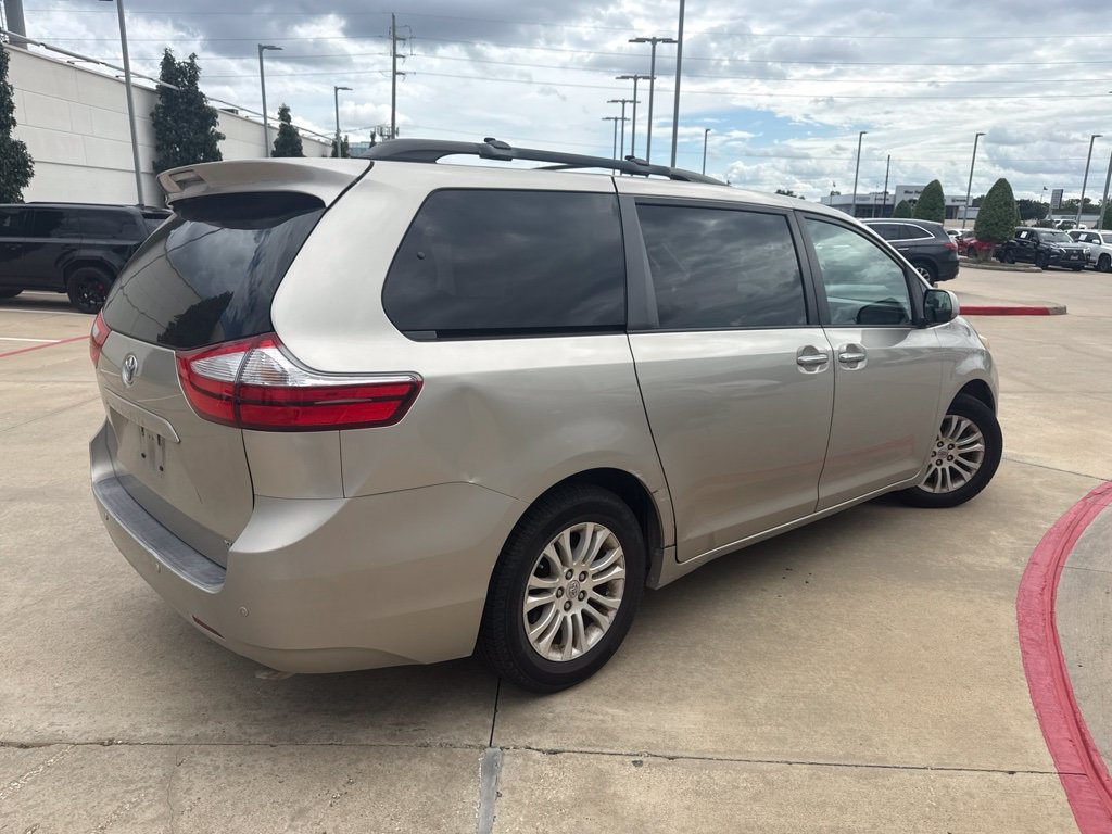 Used 2015 Toyota Sienna XLE w/ XLE Navigation Package FWD image 2