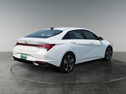 Used 2021 Hyundai Elantra Limited FWD image 9