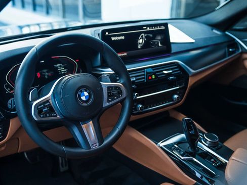 Used 2021 BMW 530i w/ M Sport Package RWD image 21