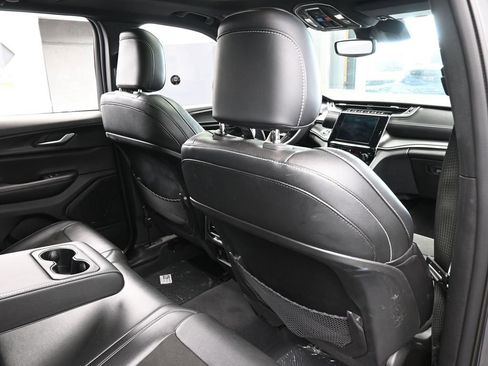 Used 2023 Jeep Grand Cherokee Altitude image 45