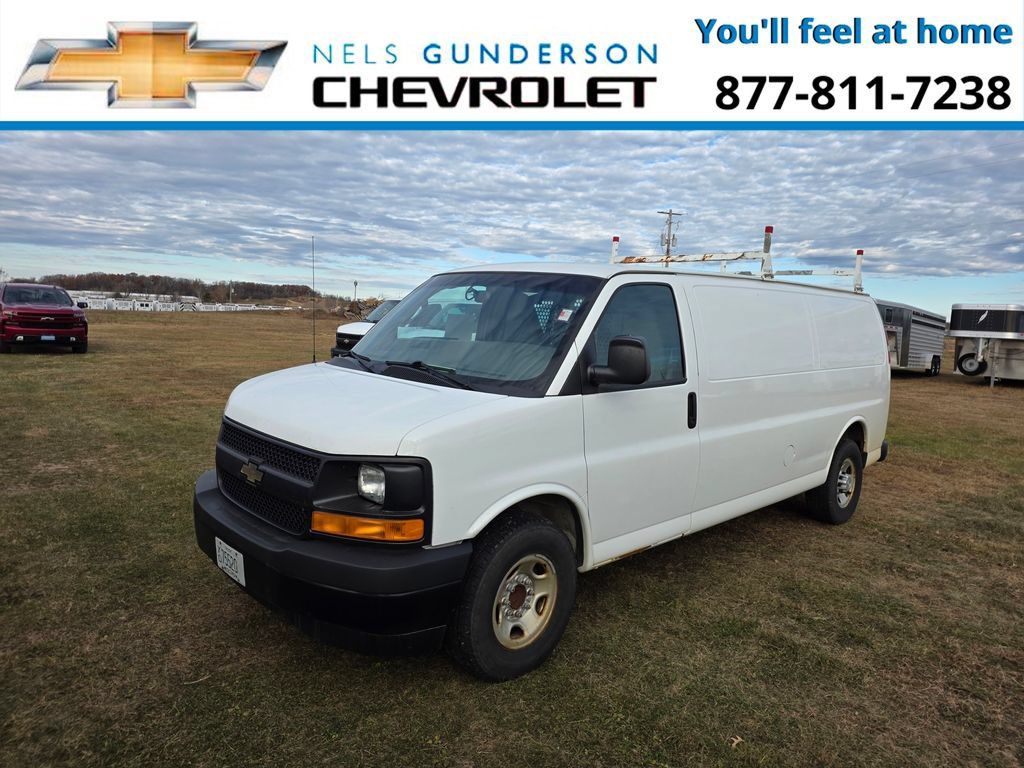 Used 2017 Chevrolet Express 3500 Extended RWD image 2