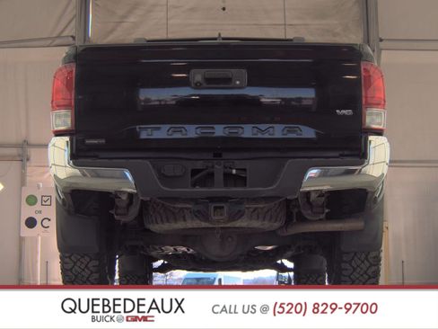 Used 2017 Toyota Tacoma TRD Off-Road image 7