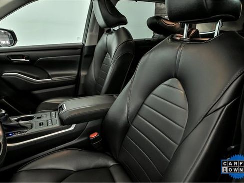 Used 2021 Toyota Highlander XLE image 12