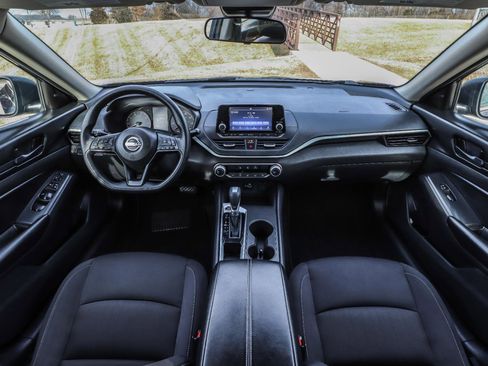 Used 2024 Nissan Altima 2.5 S image 2