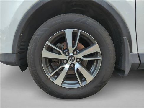 Used 2018 Toyota RAV4 XLE FWD image 13
