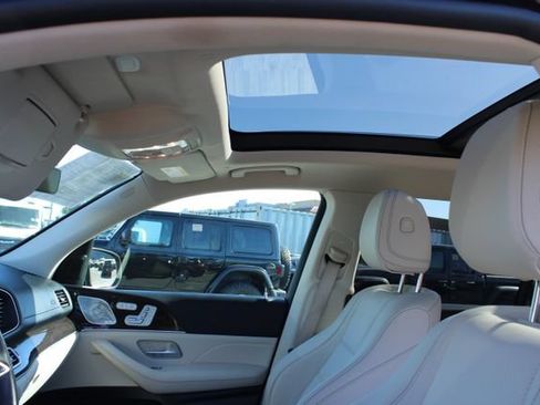 Used 2024 Mercedes-Benz GLS 450 4MATIC image 36