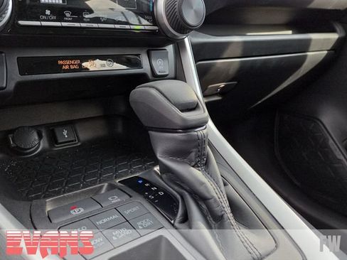 Used 2022 Toyota RAV4 LE w/ Carpet Mat Package (TMS) AWD/4WD image 11