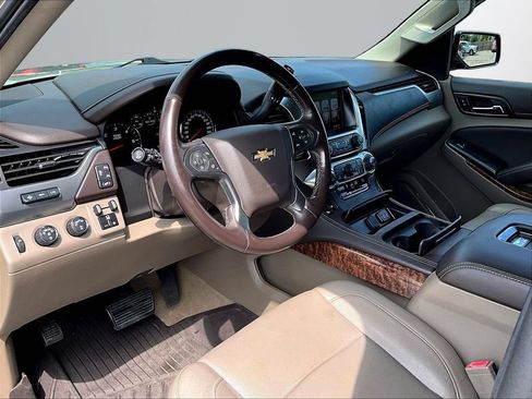 Used 2017 Chevrolet Suburban Premier AWD/4WD image 15