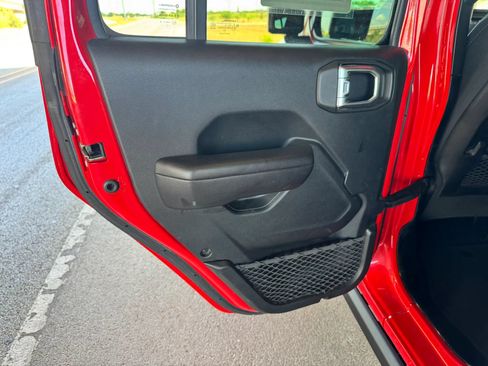 Used 2019 Jeep Wrangler Unlimited Rubicon w/ Steel Bumper Group AWD/4WD image 18