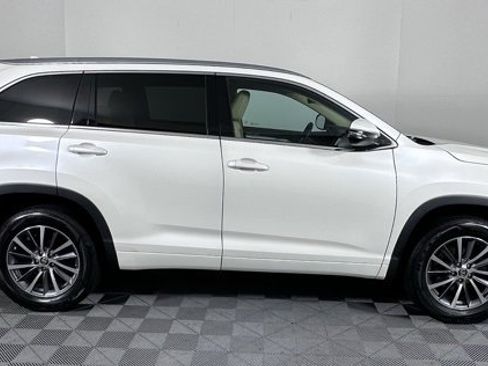 Used 2018 Toyota Highlander XLE image 9