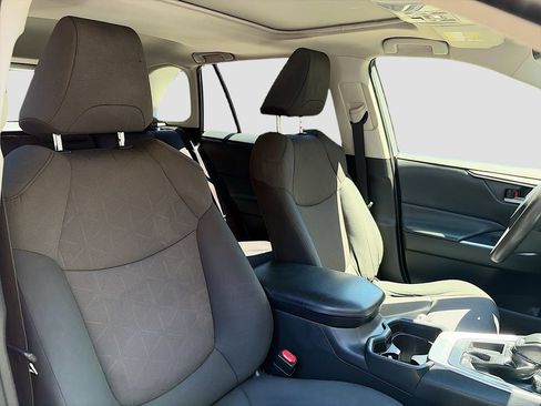 Used 2019 Toyota RAV4 XLE FWD image 27