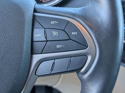 Used 2019 Jeep Grand Cherokee Limited image 22