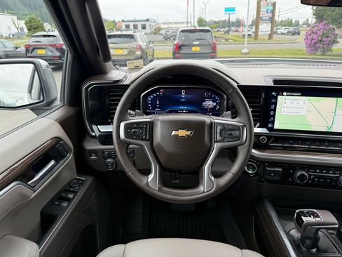 Used 2025 Chevrolet Silverado 1500 LT w/ Z71 Off-Road Package AWD/4WD image 22