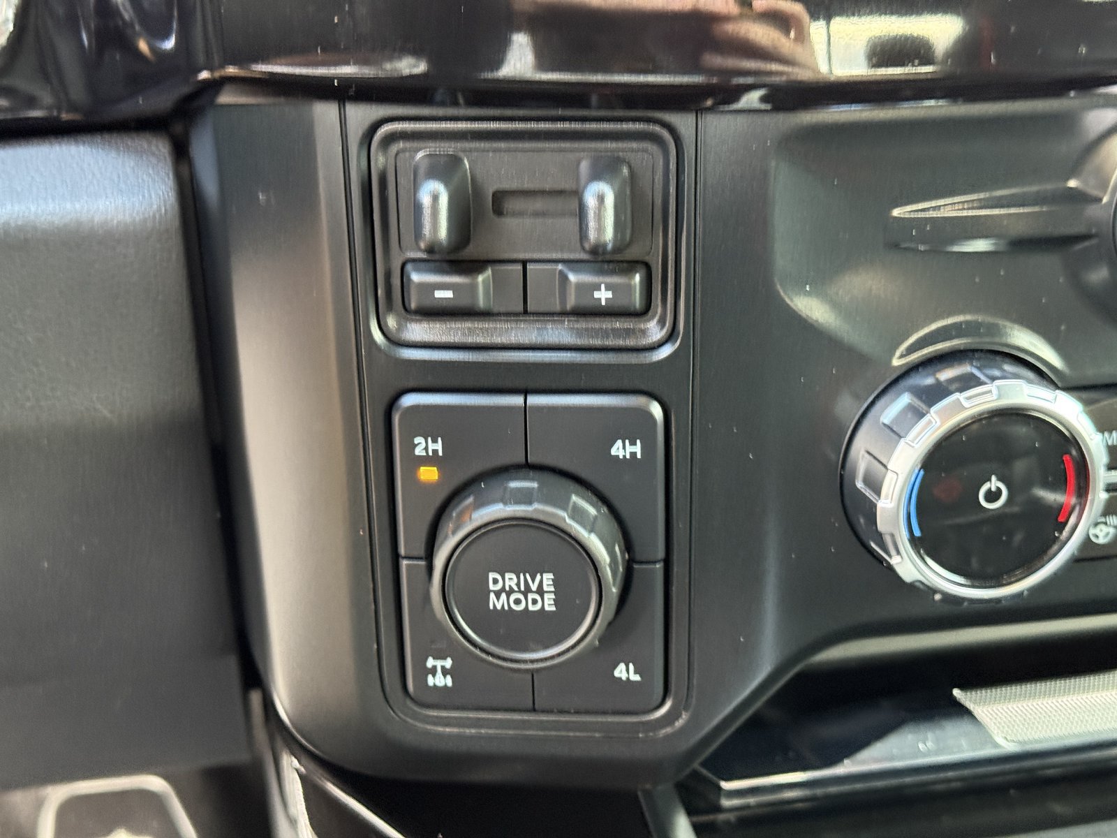 Used 2023 Ford F250 Lariat w/ Lariat Ultimate Package AWD/4WD image 37