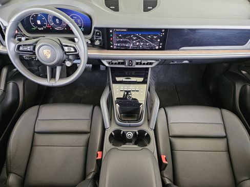 Certified 2025 Porsche Cayenne image 24