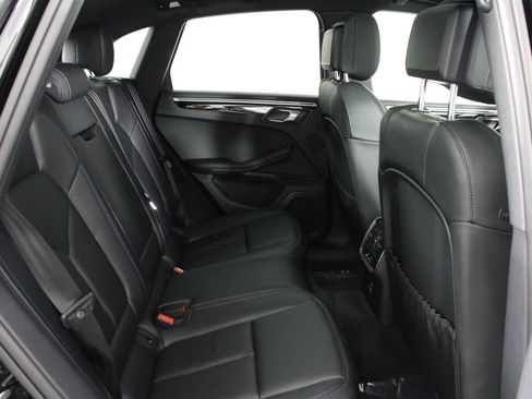 Certified 2025 Porsche Macan image 32