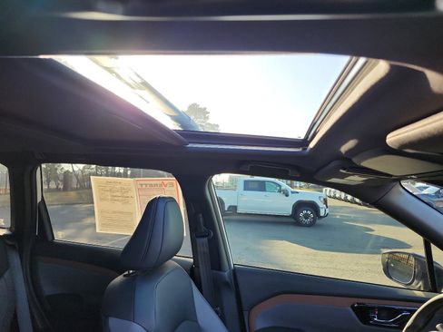 Used 2025 Subaru Forester Sport image 9