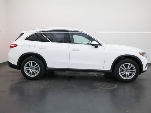 Used 2023 Mercedes-Benz GLC 300 4MATIC image 2