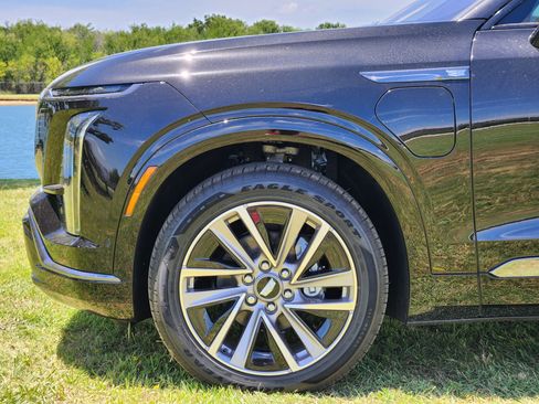 New 2026 Cadillac Vistiq Sport w/ LPO, Floor Liner Package image 5