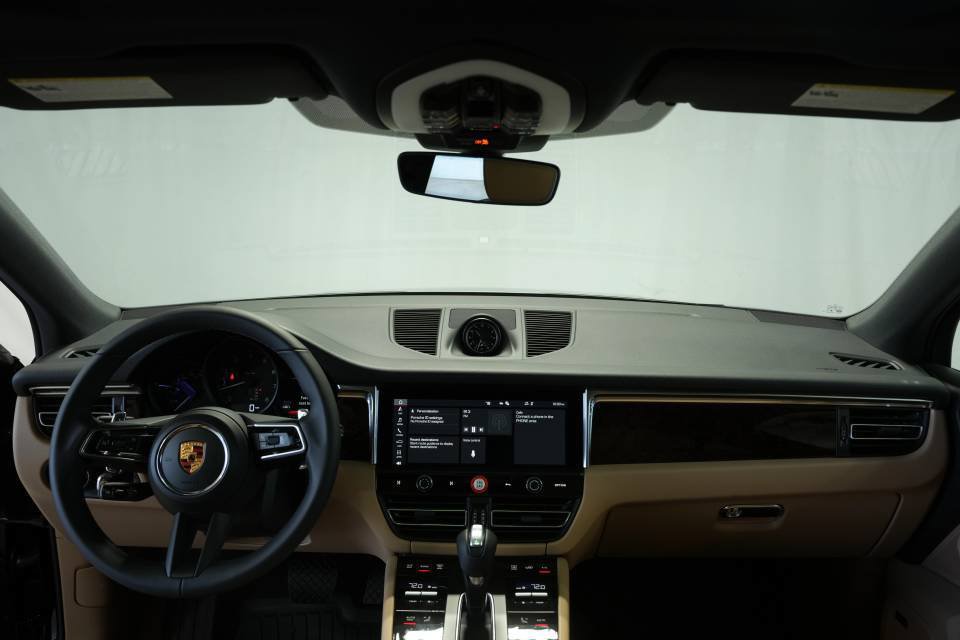 Certified 2026 Porsche Macan AWD/4WD image 16