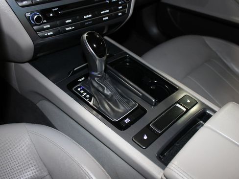 Used 2015 Hyundai Genesis 3.8 RWD image 15